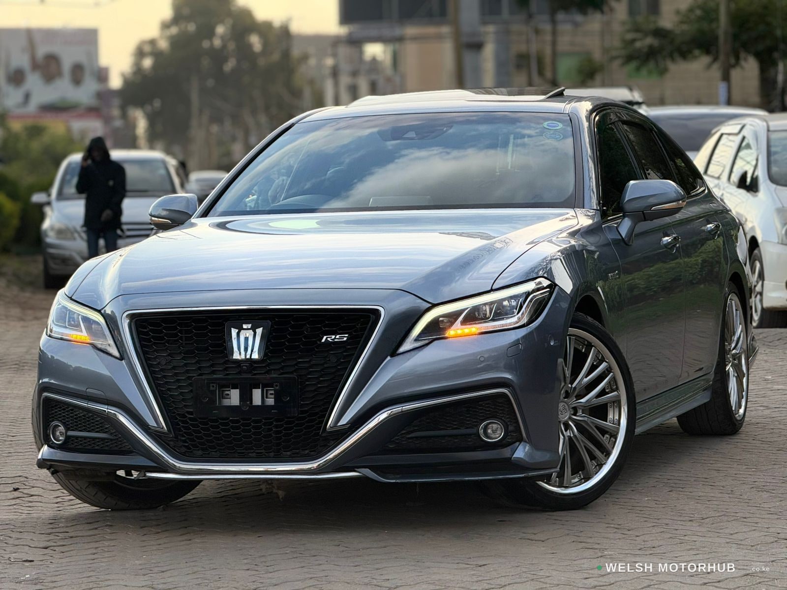 2019 Toyota Crown Rs Petrol Sedan, photo 2