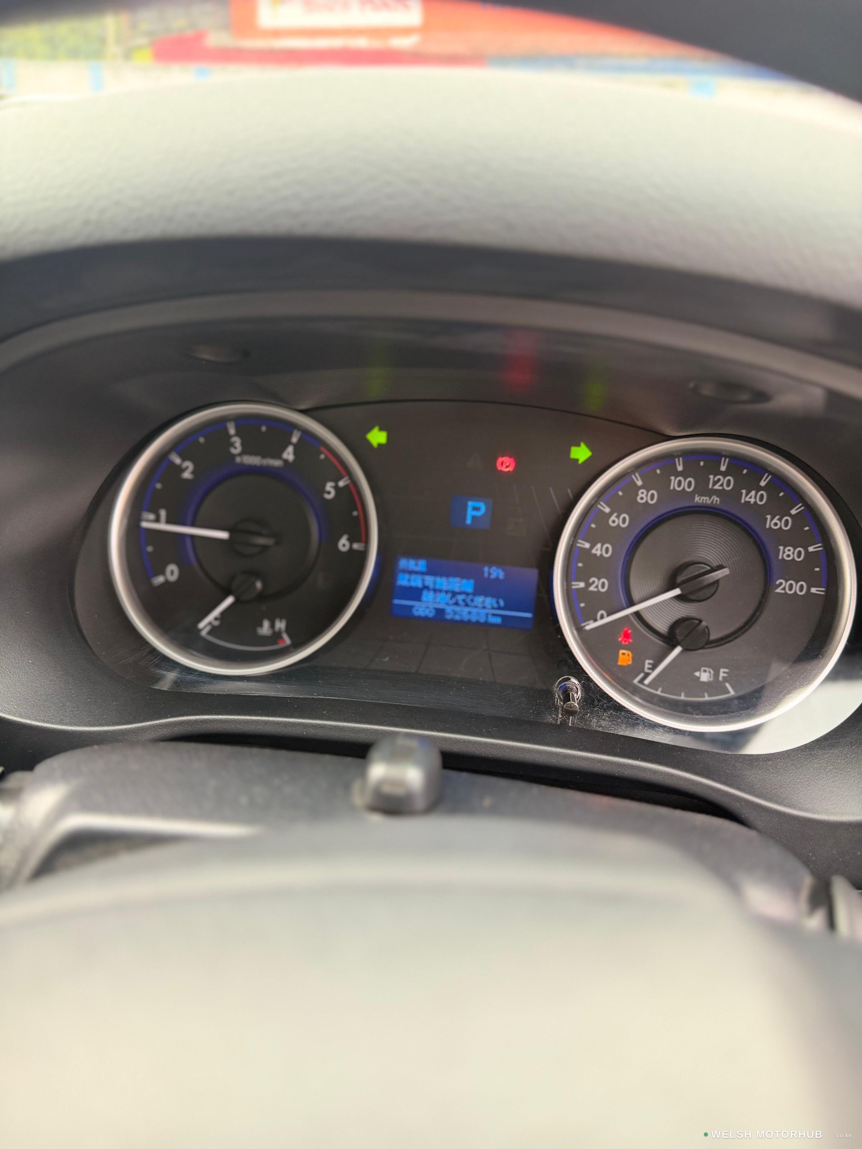 2019 Toyota Hilux 2.4L Diesel Pickup, photo 3