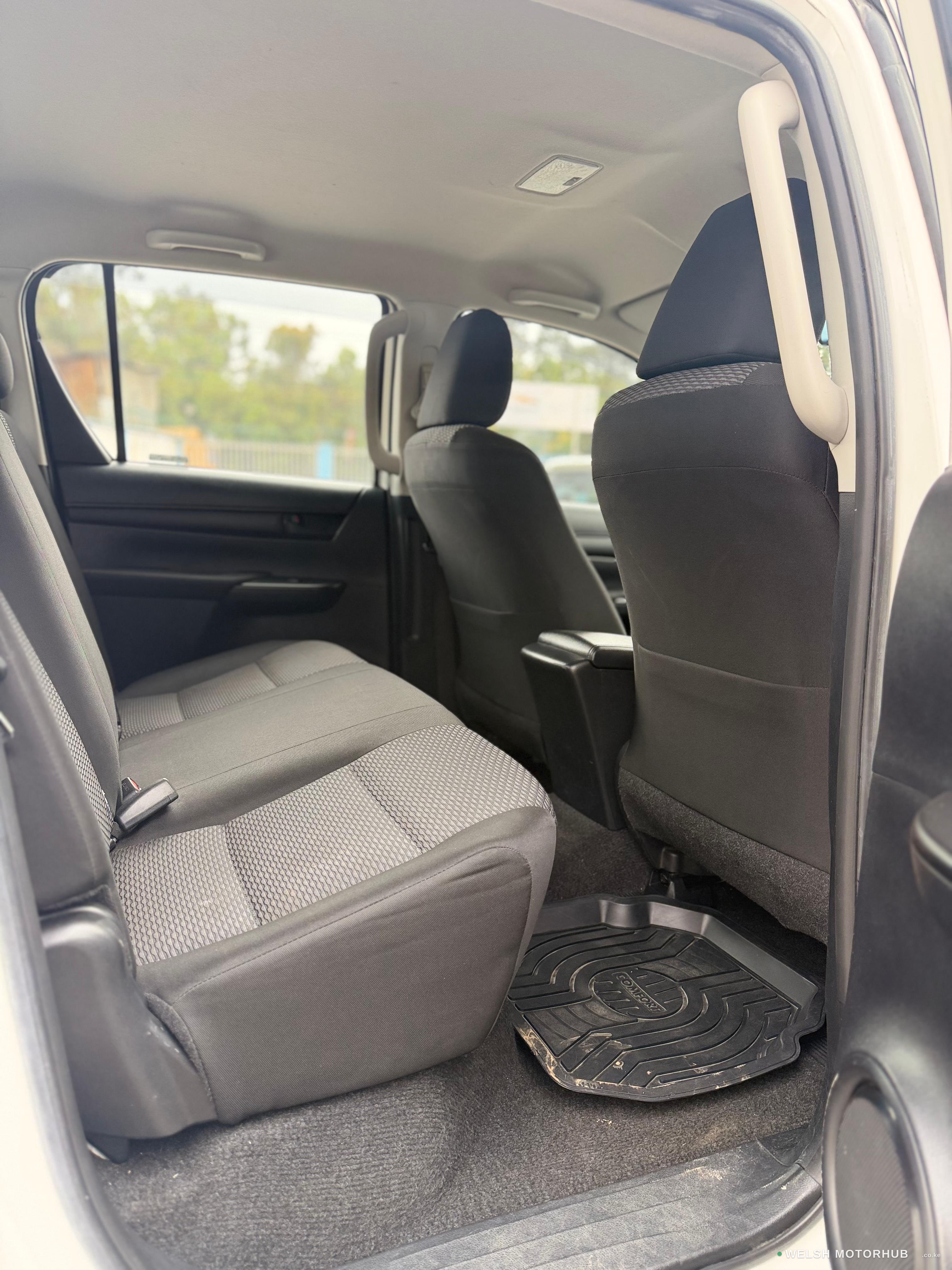 2019 Toyota Hilux 2.4L Diesel Pickup, photo 6