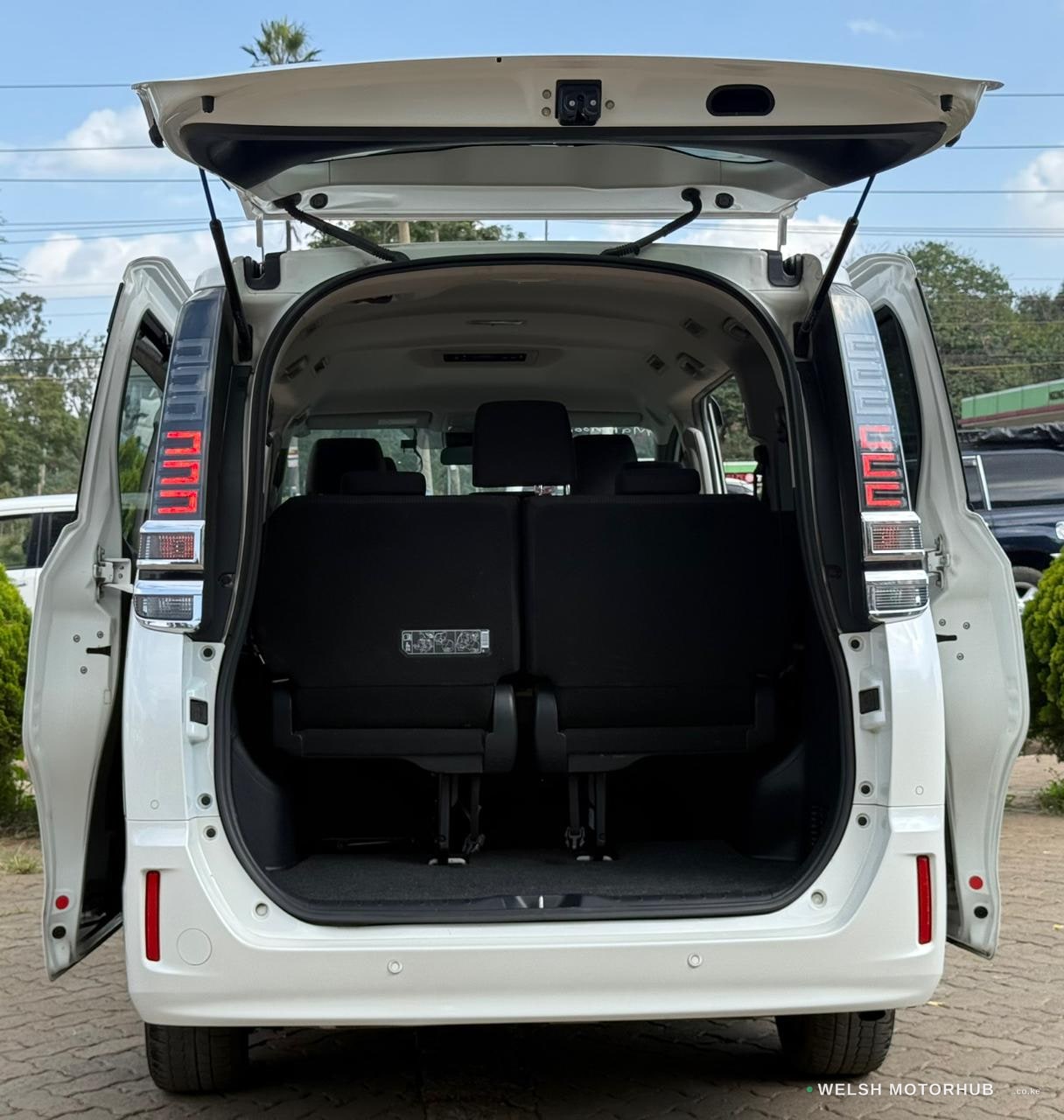 2019 Toyota Voxy Petrol MPV, photo 9