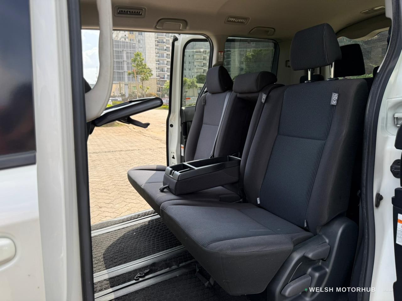 2019 Toyota Voxy Petrol MPV, photo 5