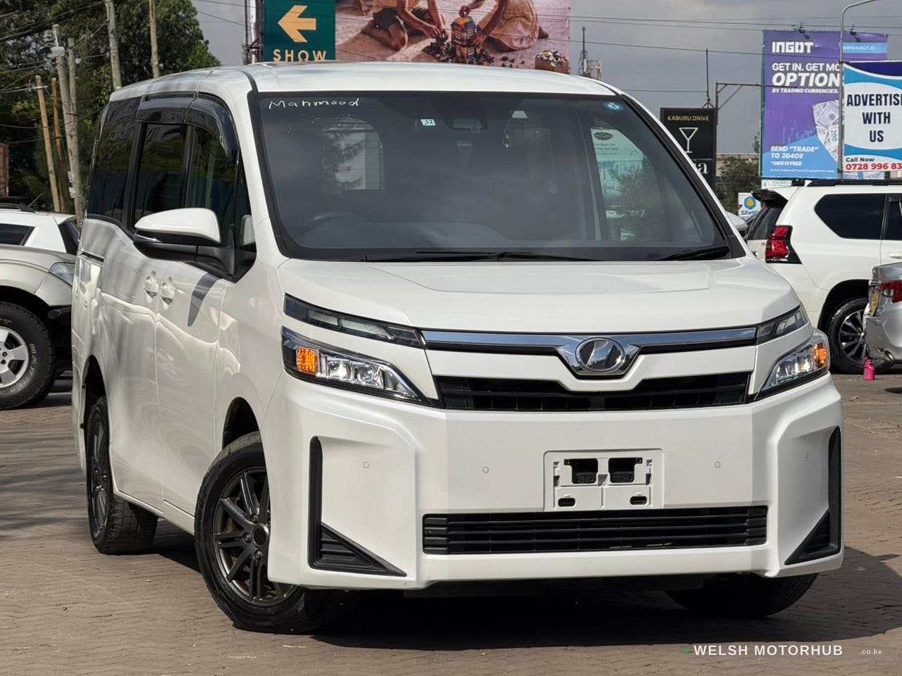 2019 Toyota Voxy Petrol MPV, photo 2