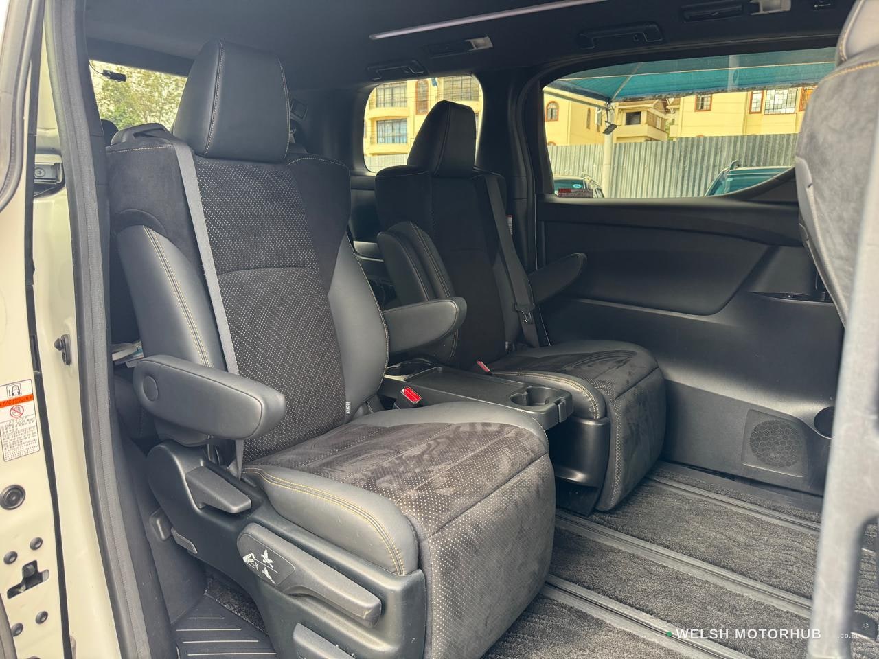 2020 Toyota Vellfire Golden Eye 2.5L Petrol MPV, photo 11