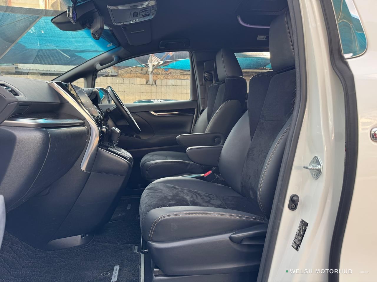 2020 Toyota Vellfire Golden Eye 2.5L Petrol MPV, photo 13