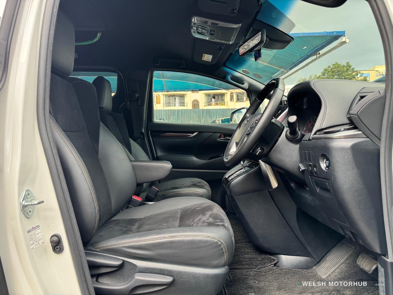 2020 Toyota Vellfire Golden Eye 2.5L Petrol MPV, photo 12