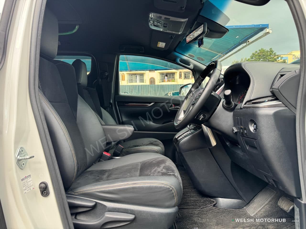 2020 Toyota Vellfire Golden Eye 2.5L Petrol MPV, photo 12