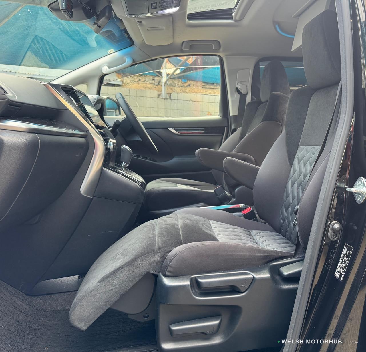 2019 Toyota Alphard 2.5L Petrol MPV, photo 12