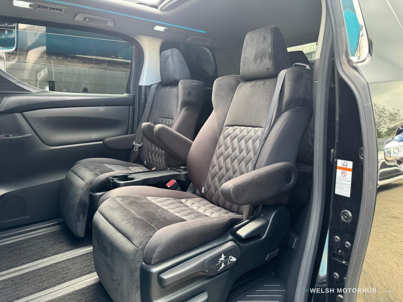 2019 Toyota Alphard 2.5L Petrol MPV, photo 13