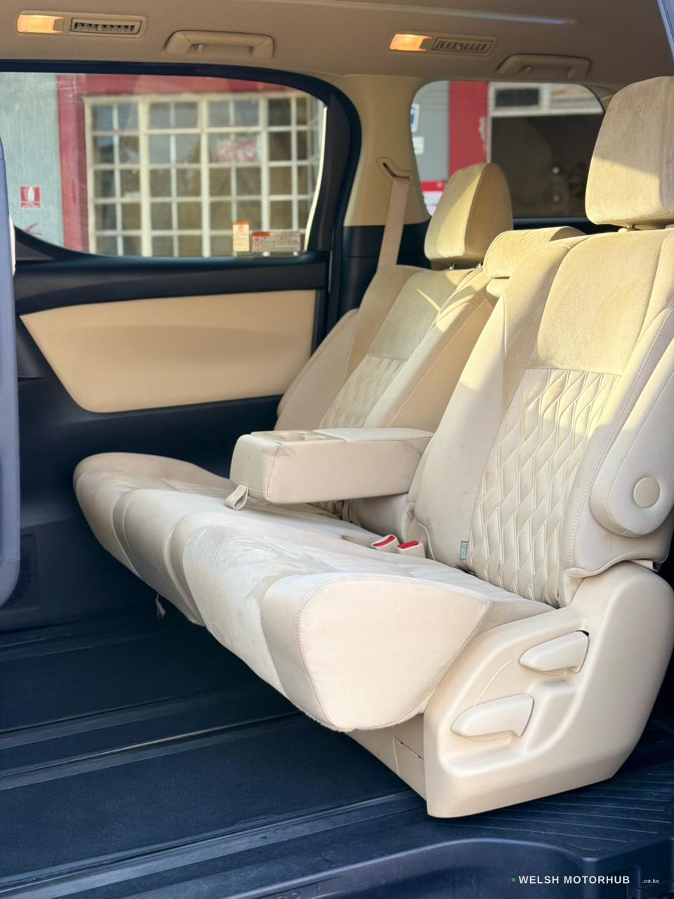 2019 Toyota Alphard 2.5L Petrol MPV, photo 9