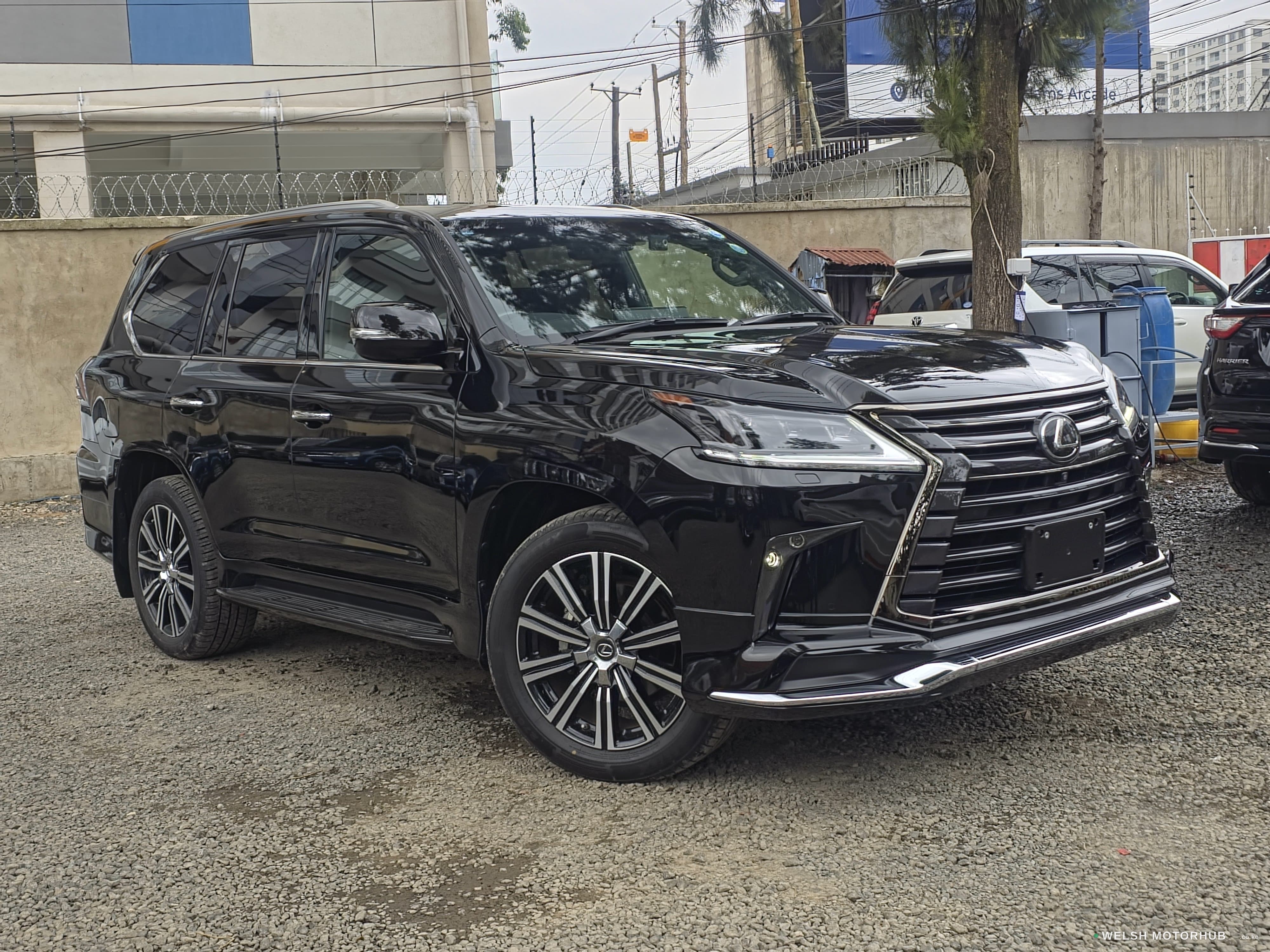 2020 Lexus LX 570 Petrol SUV, photo 2
