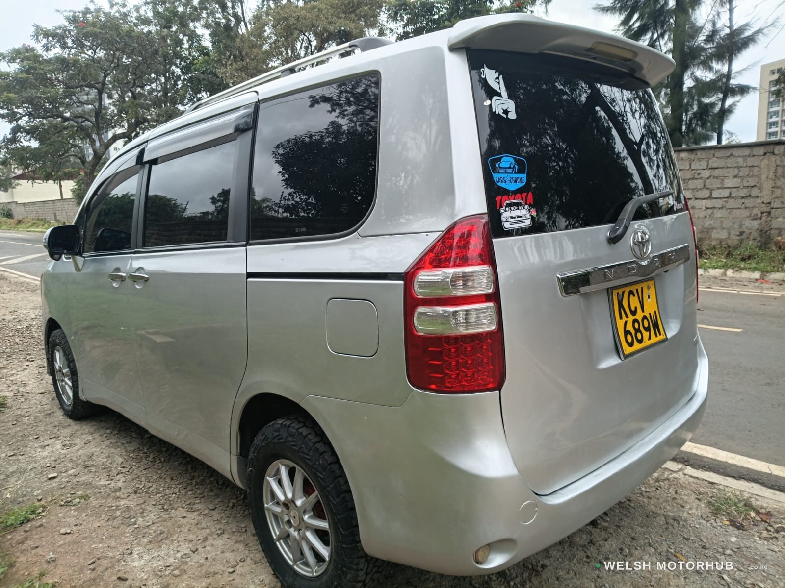 2012 Toyota Noah 2L Petrol MPV, photo 4