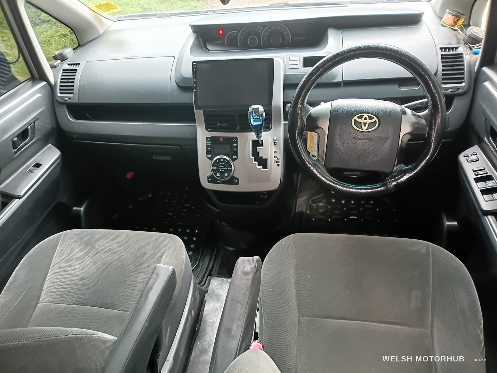 2012 Toyota Noah 2L Petrol MPV, photo 9