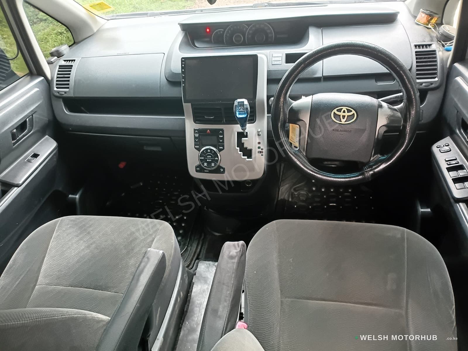 2012 Toyota Noah 2L Petrol MPV, photo 9