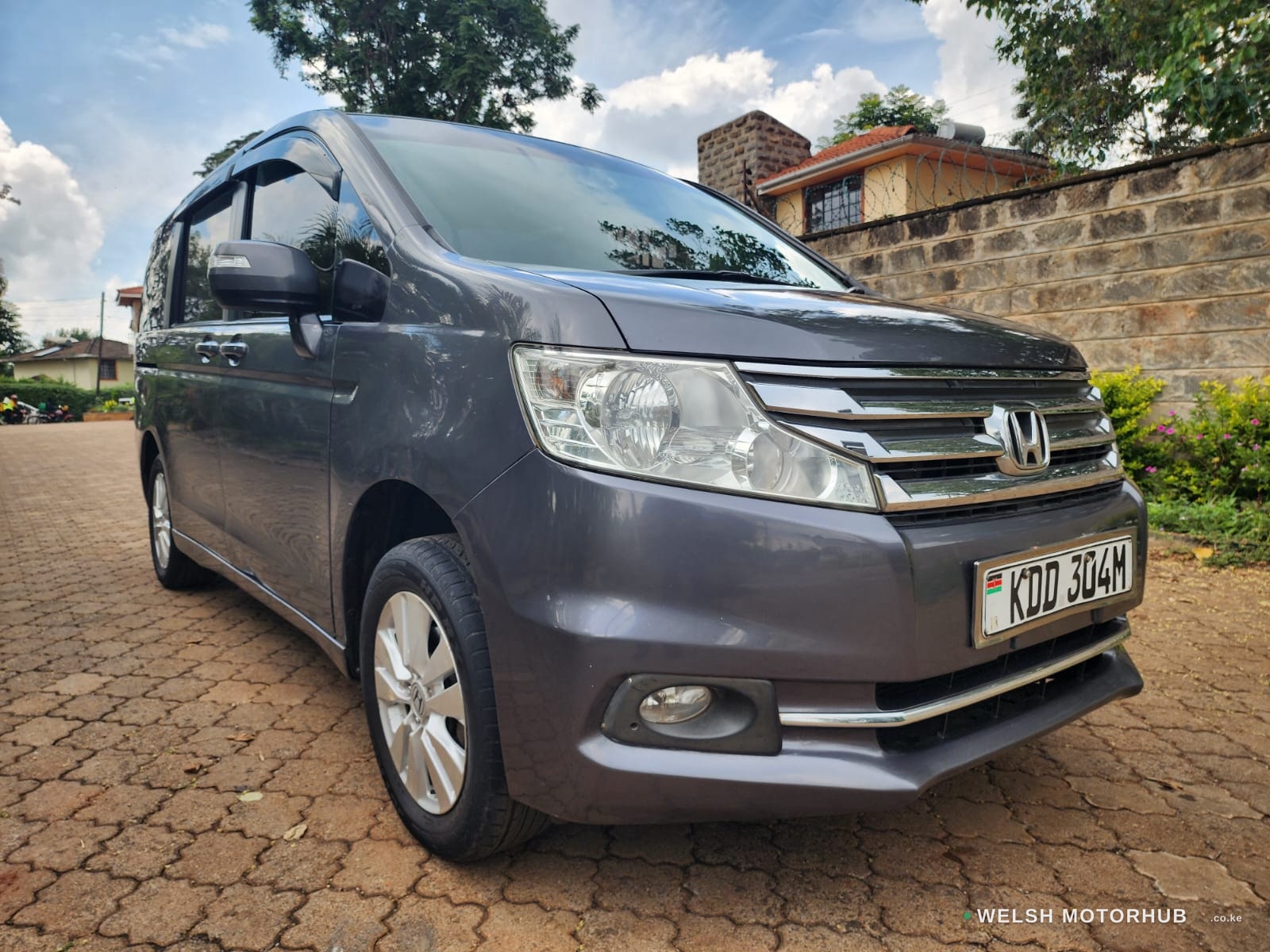 2014 Honda Stepwagen 2L Petrol MPV, photo 2