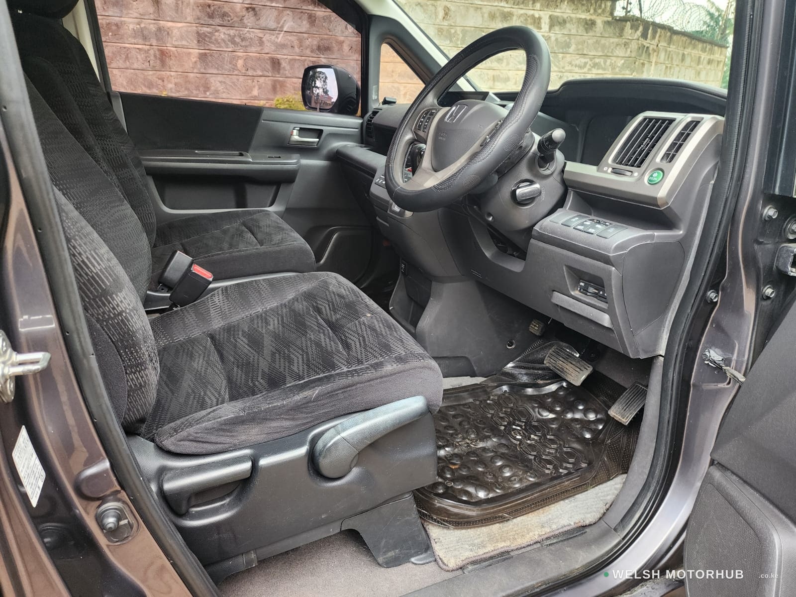 2014 Honda Stepwagen 2L Petrol MPV, photo 12