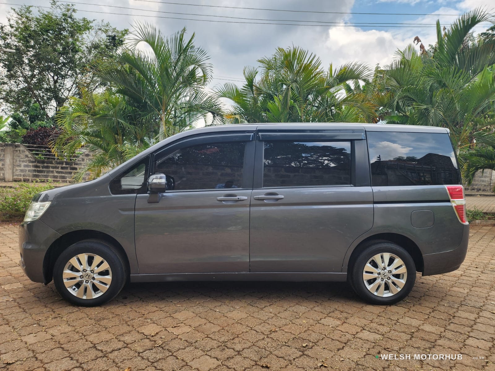 2014 Honda Stepwagen 2L Petrol MPV, photo 7