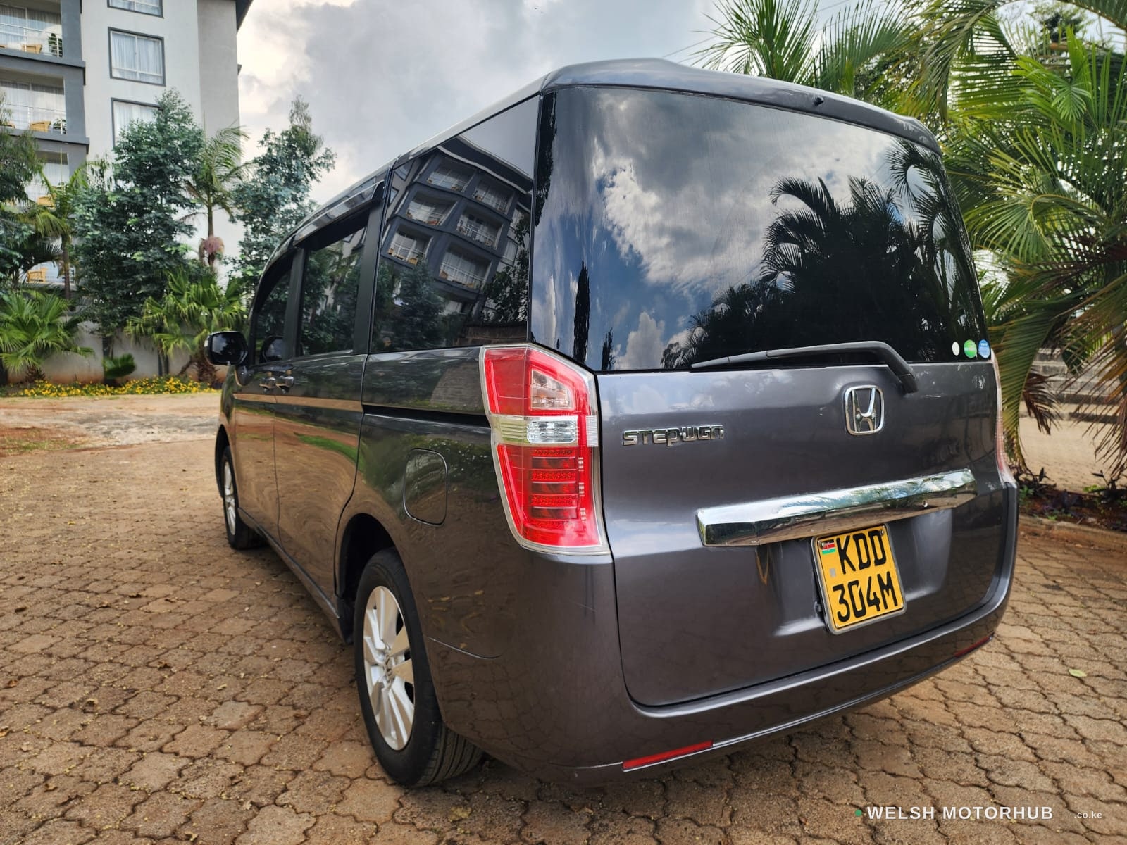 2014 Honda Stepwagen 2L Petrol MPV, photo 5
