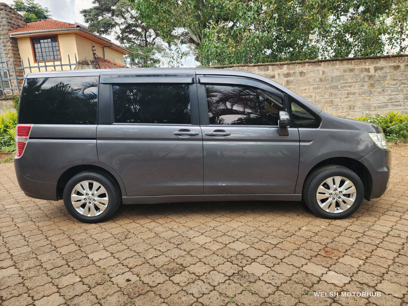 2014 Honda Stepwagen 2L Petrol MPV, photo 4