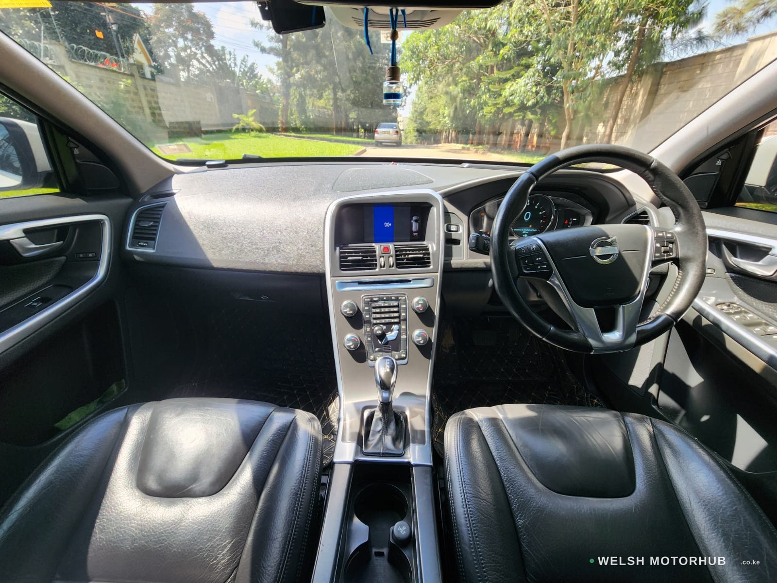 2014 Volvo XC60 2L Petrol SUV, photo 13