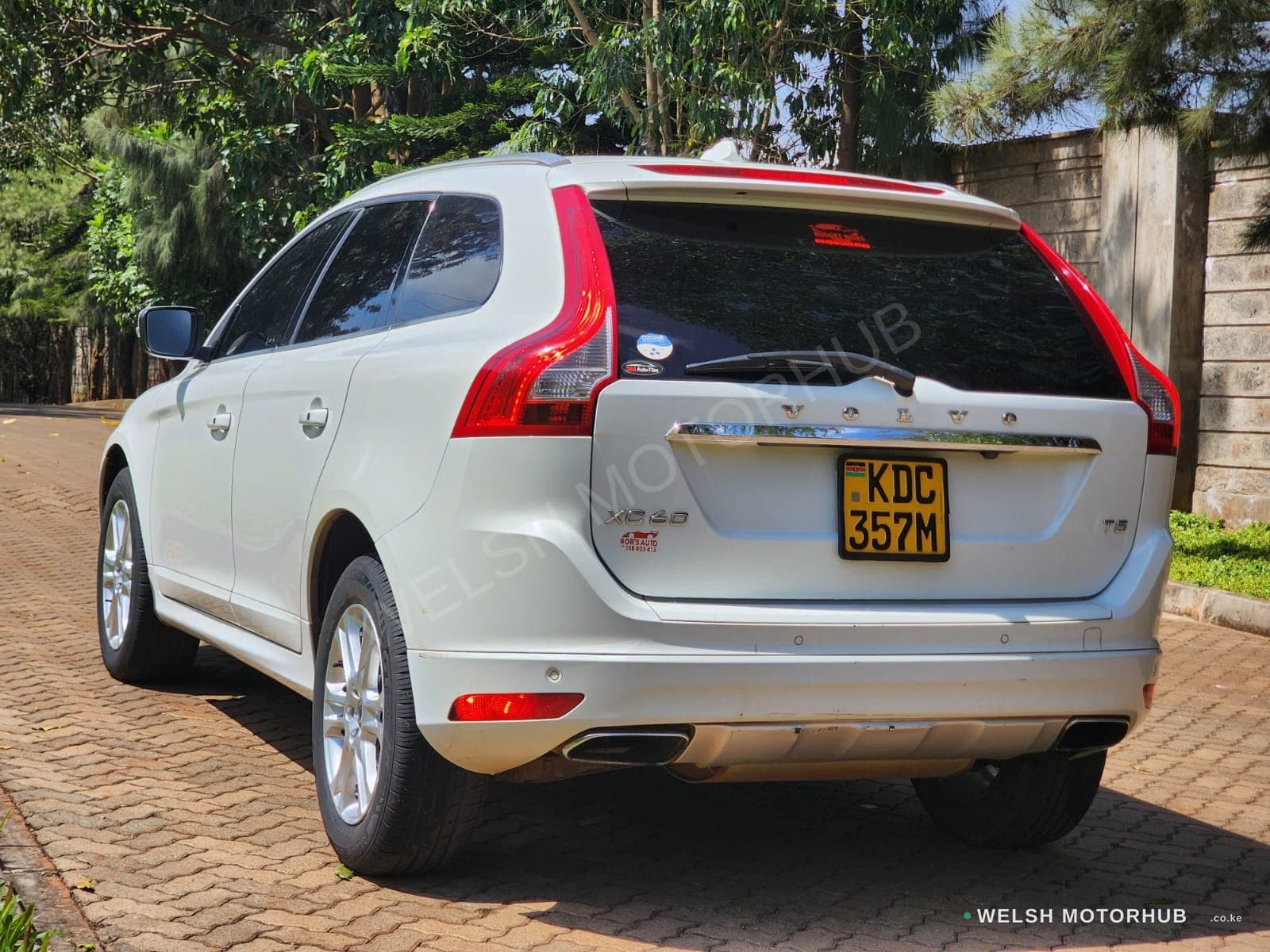 2014 Volvo XC60 2L Petrol SUV, photo 3