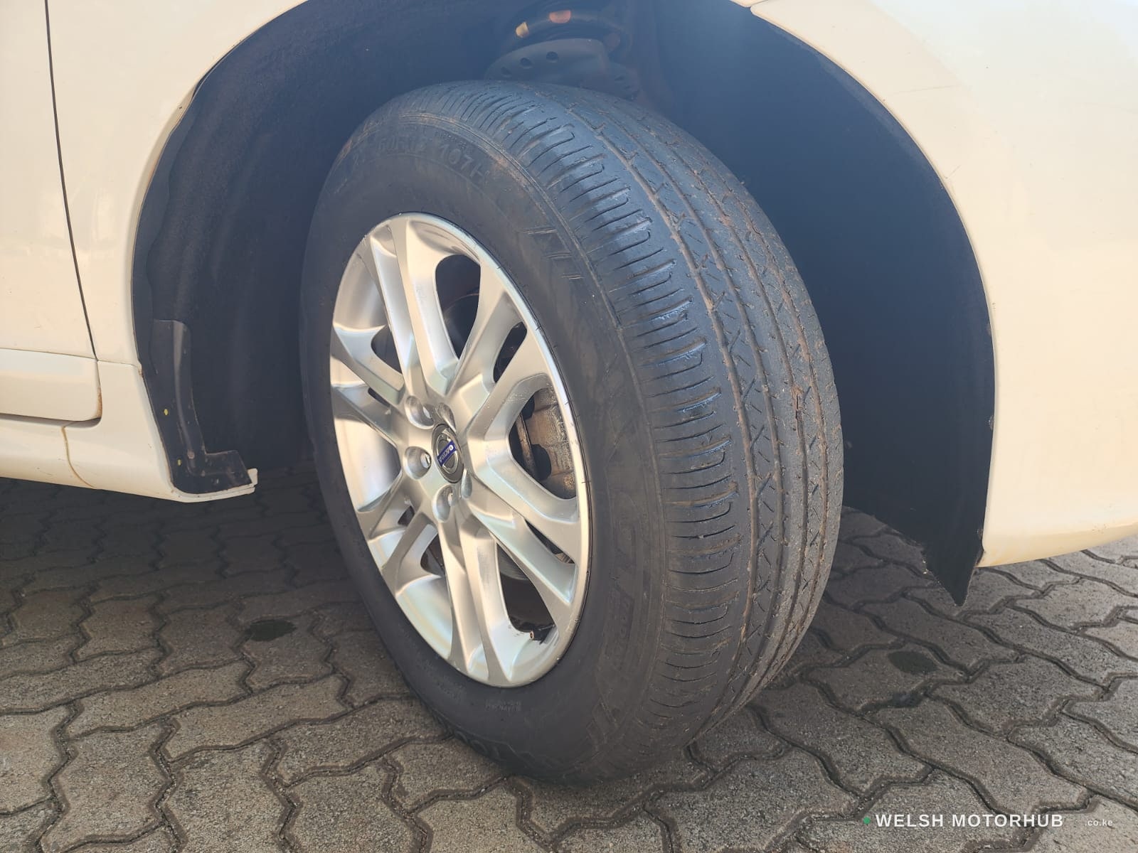 2014 Volvo XC60 2L Petrol SUV, photo 10