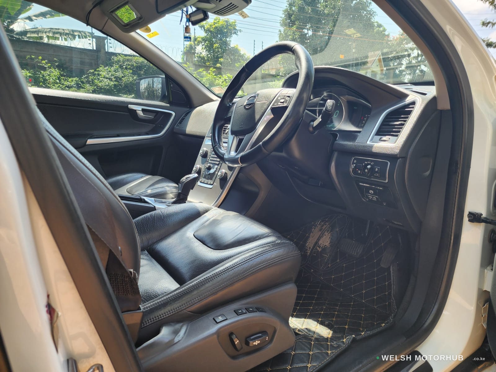 2014 Volvo XC60 2L Petrol SUV, photo 15