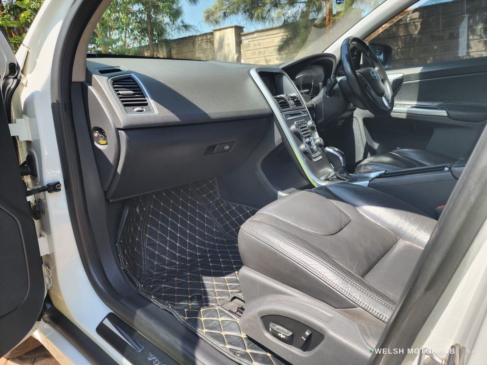 2014 Volvo XC60 2L Petrol SUV, photo 12