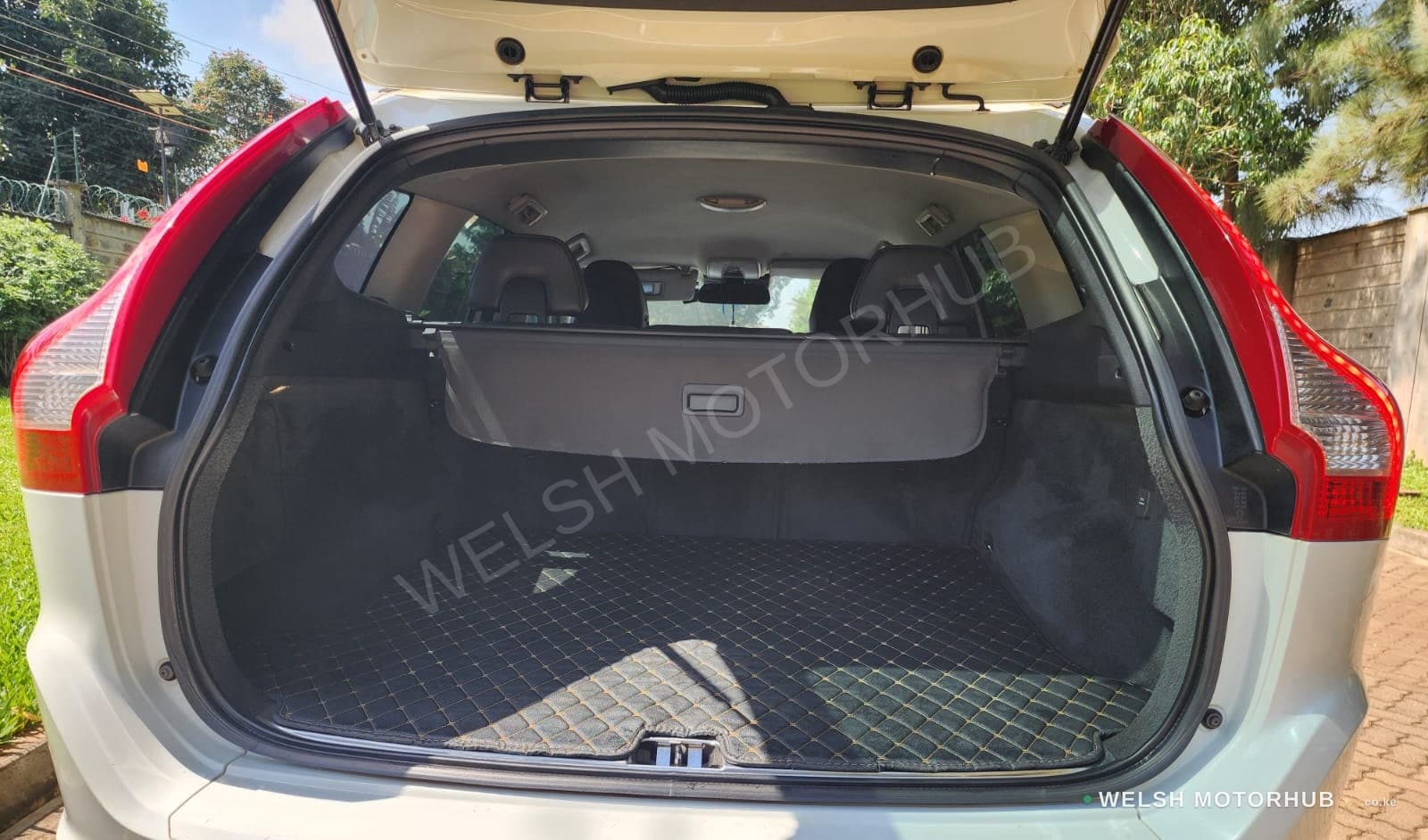 2014 Volvo XC60 2L Petrol SUV, photo 9