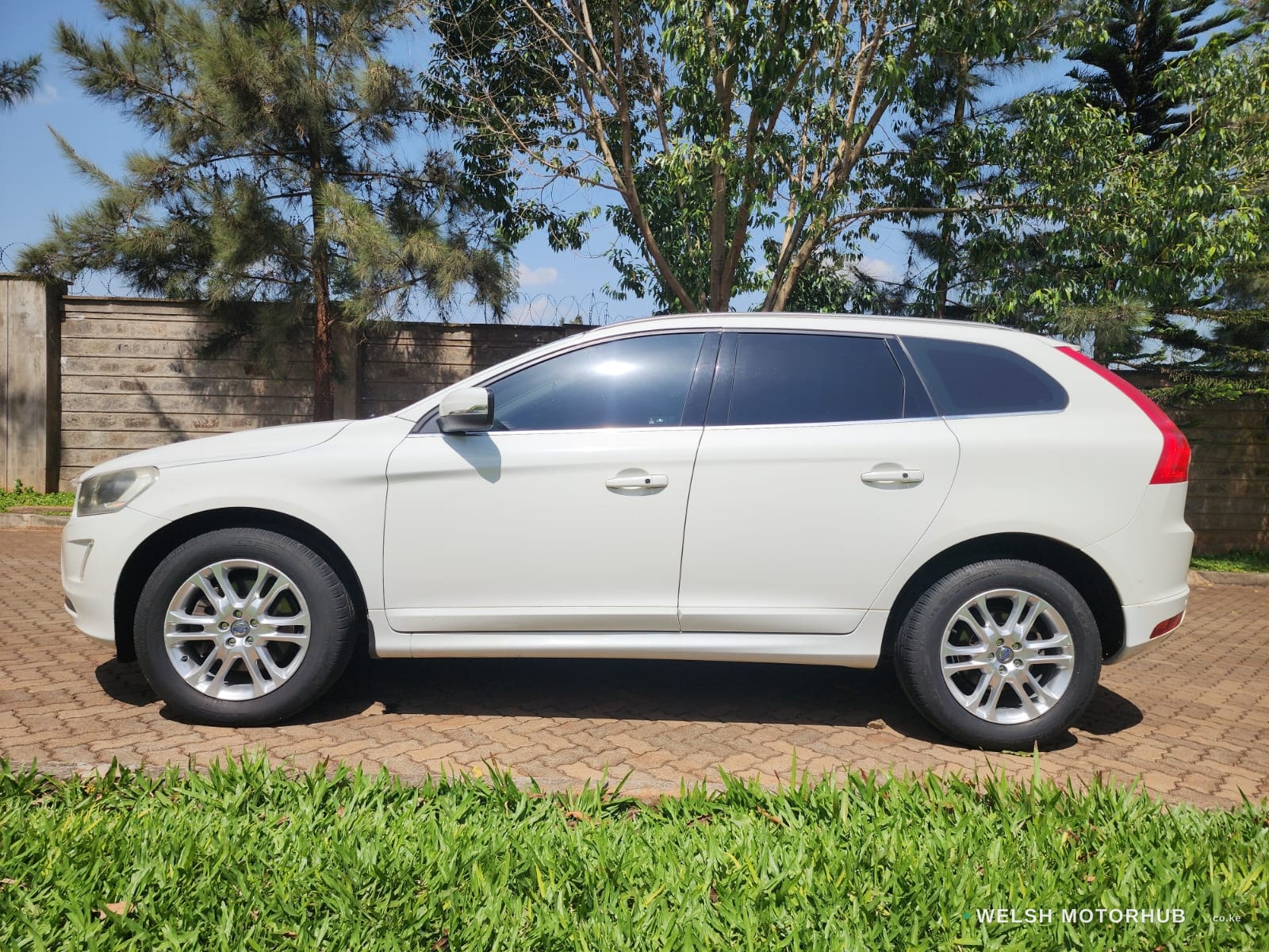 2014 Volvo XC60 2L Petrol SUV, photo 5
