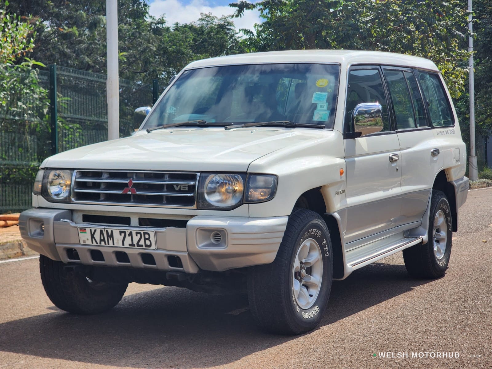 1999 Mitsubishi Pajero Exceed 3L Petrol SUV, photo 3