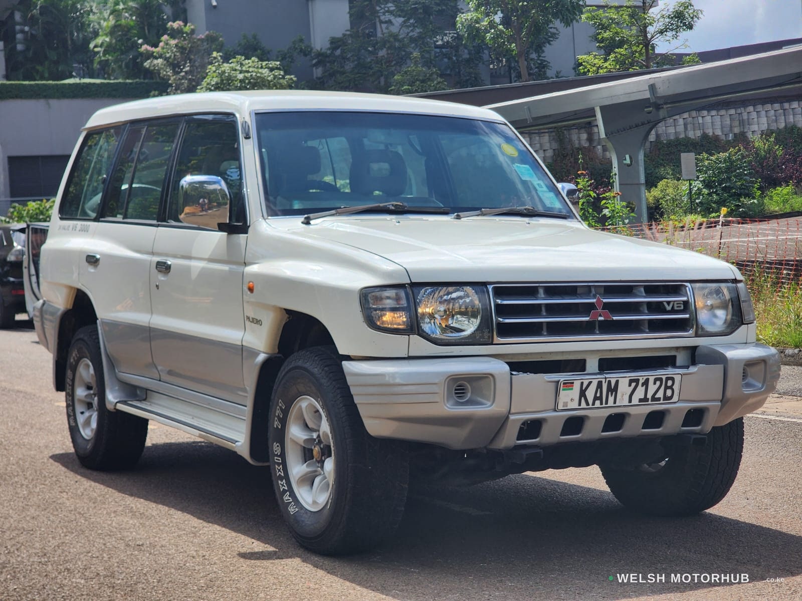 Mitsubishi Pajero ( Exceed )