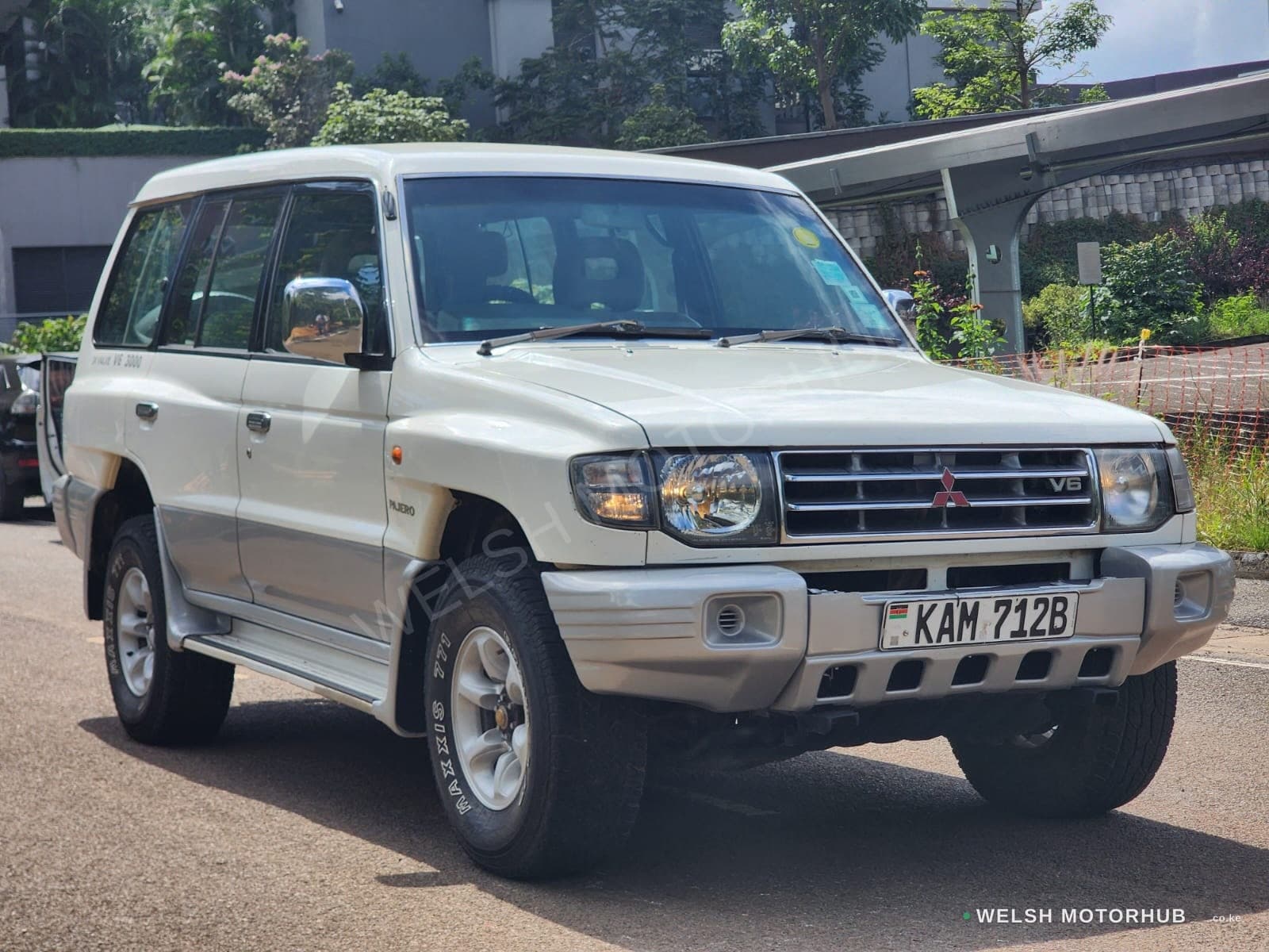 Mitsubishi Pajero ( Exceed )