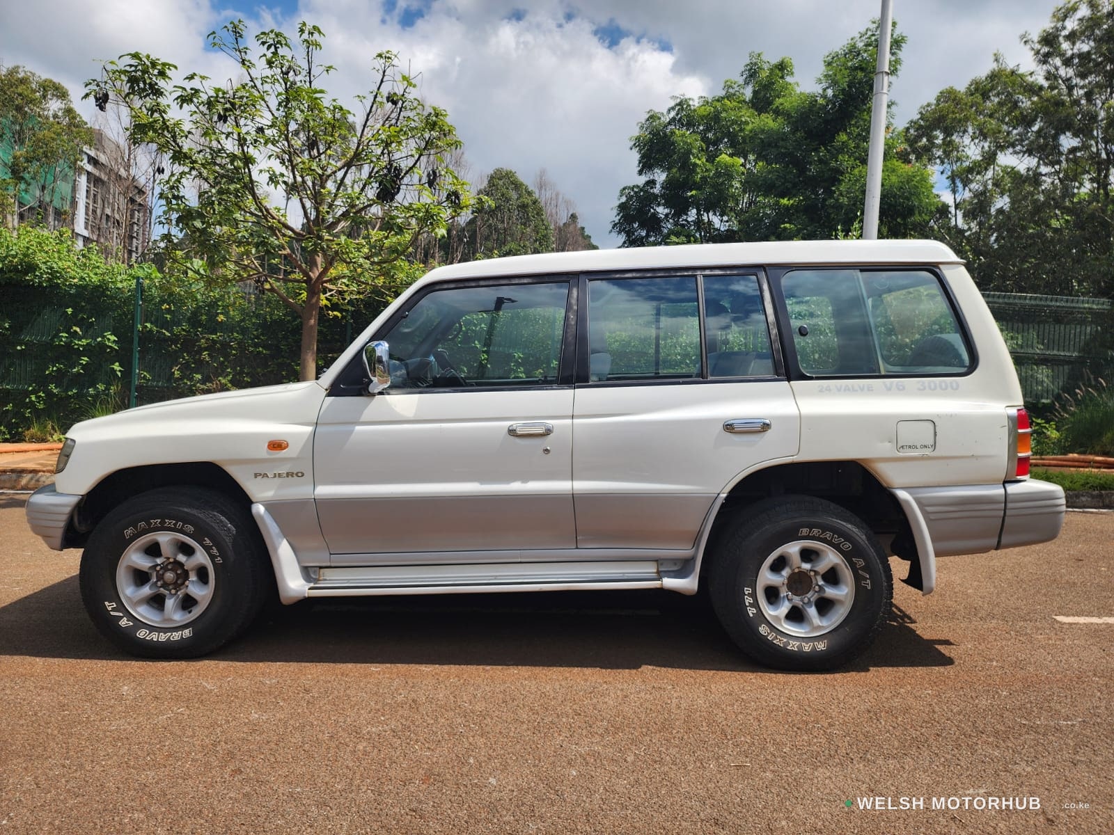 1999 Mitsubishi Pajero Exceed 3L Petrol SUV, photo 4