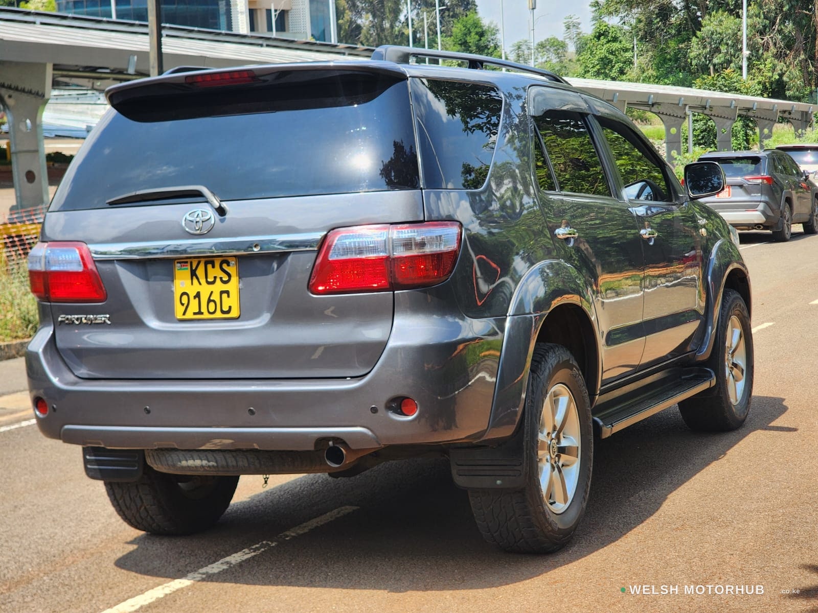 2011 Toyota Fortuner 3L Diesel SUV, photo 4
