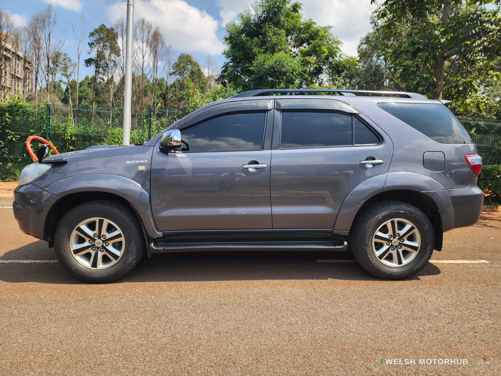 2011 Toyota Fortuner 3L Diesel SUV, photo 6