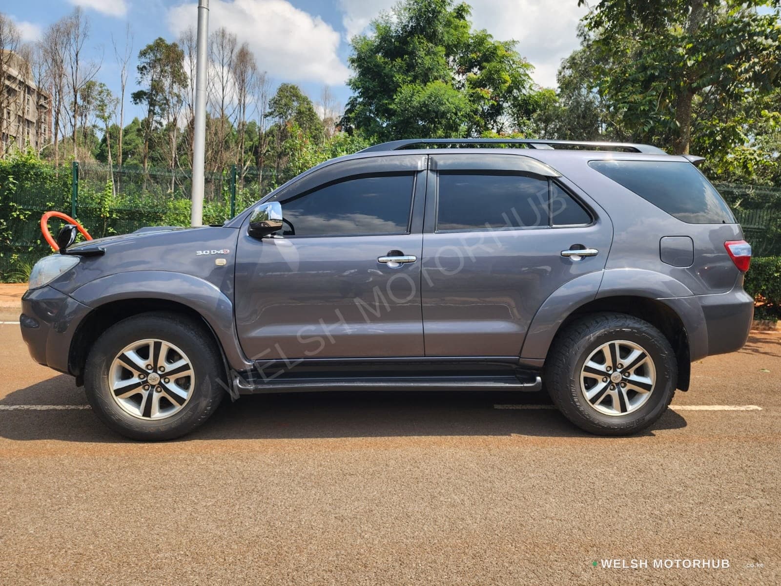 2011 Toyota Fortuner 3L Diesel SUV, photo 6