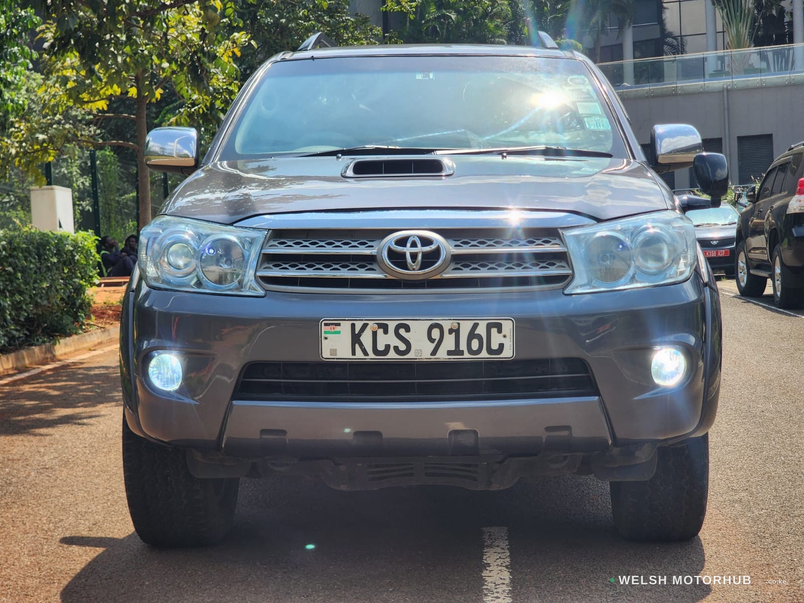 2011 Toyota Fortuner 3L Diesel SUV, photo 3