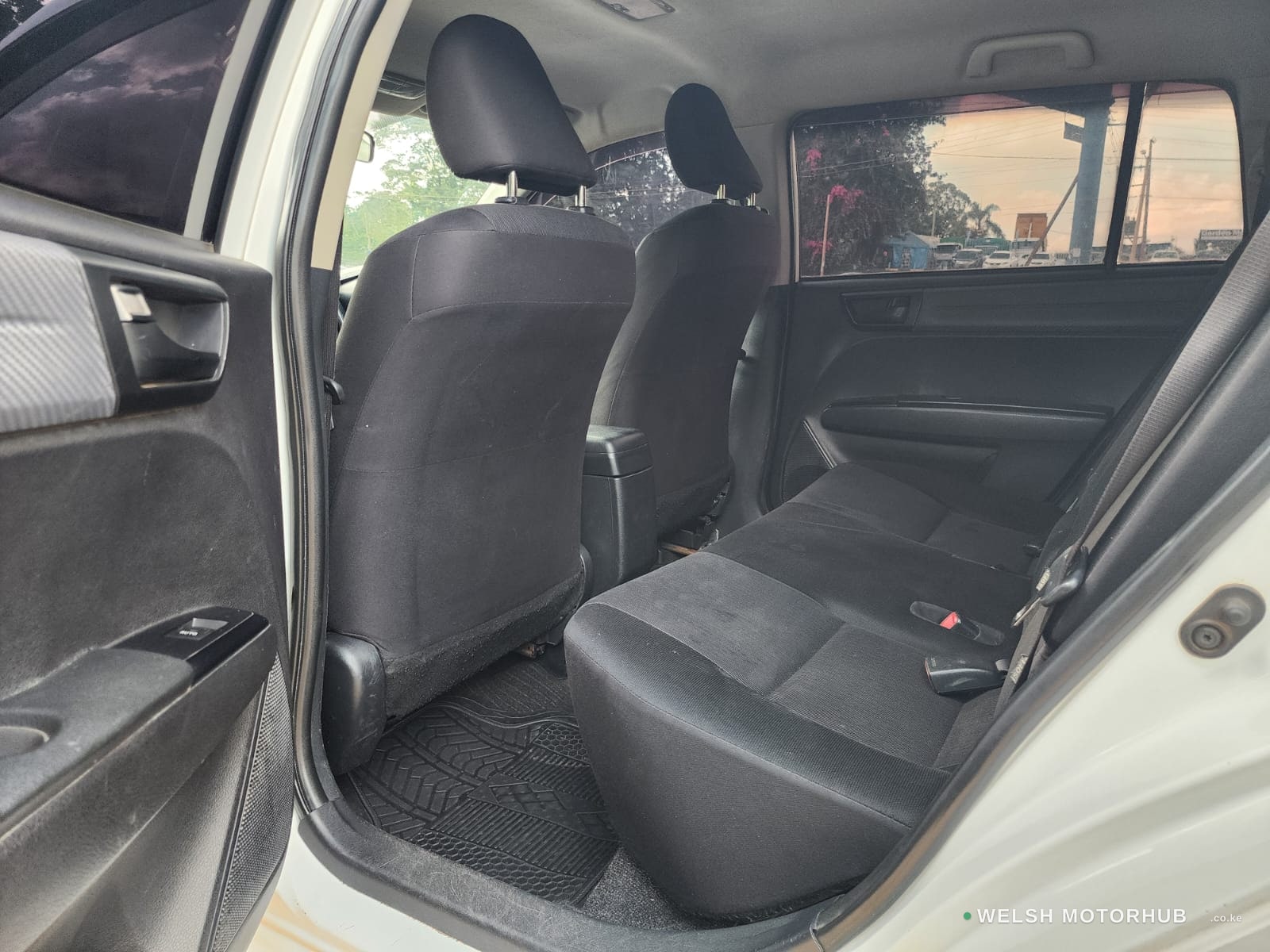 2013 Toyota Fielder 1.5L Petrol Hatchback, photo 15