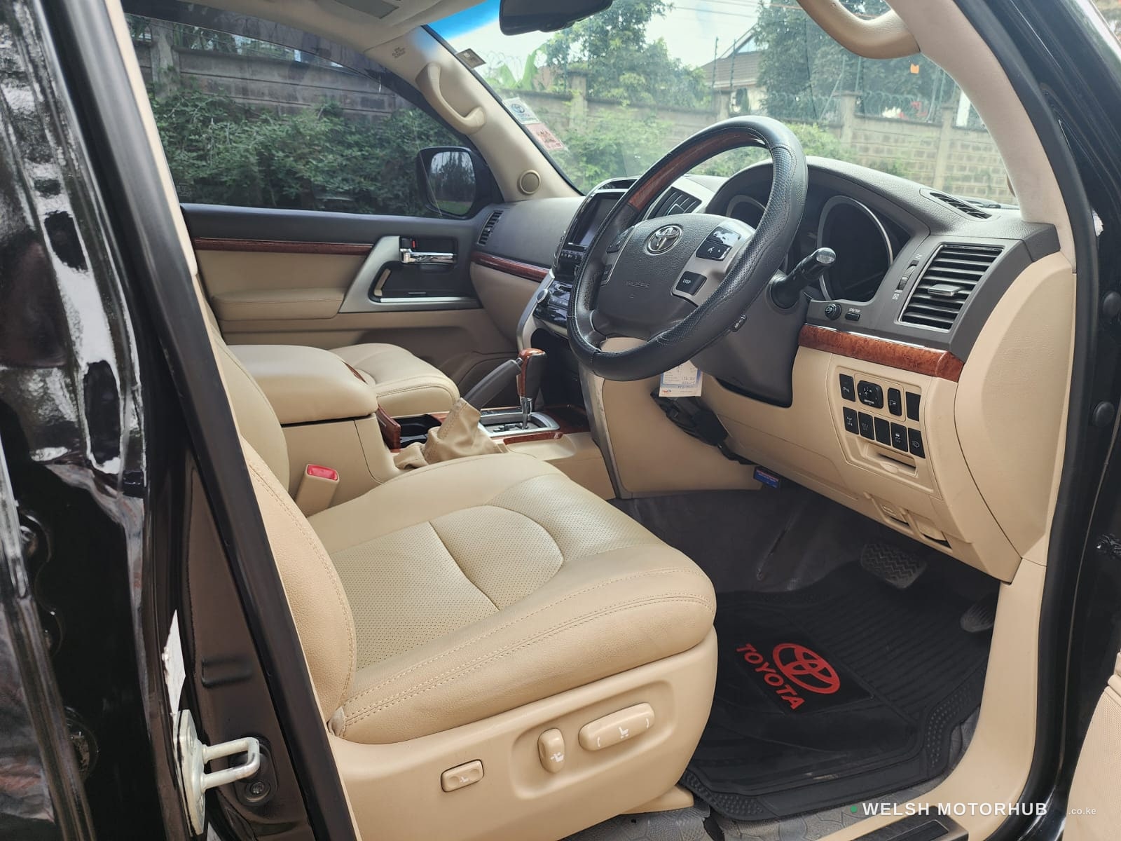 2013 Toyota Land Cruiser 200 Sahara 4.5L Diesel SUV, photo 11