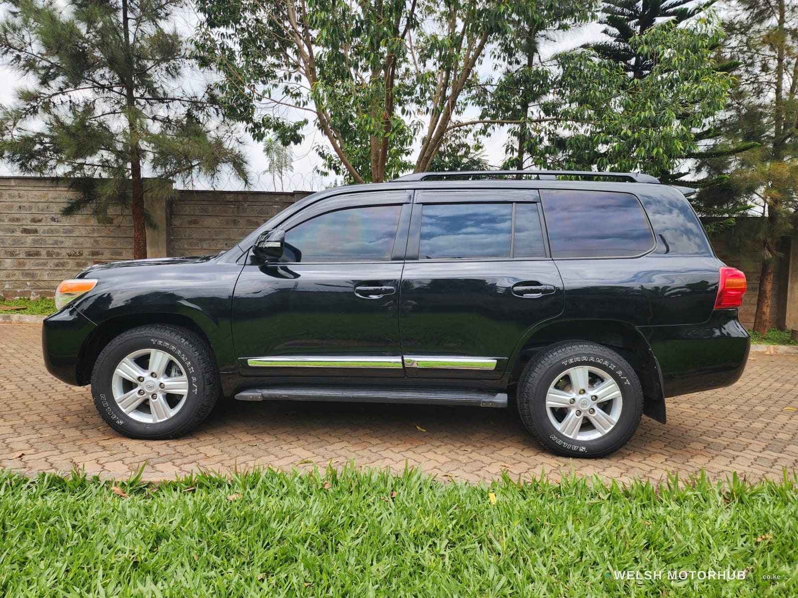 2013 Toyota Land Cruiser 200 Sahara 4.5L Diesel SUV, photo 3