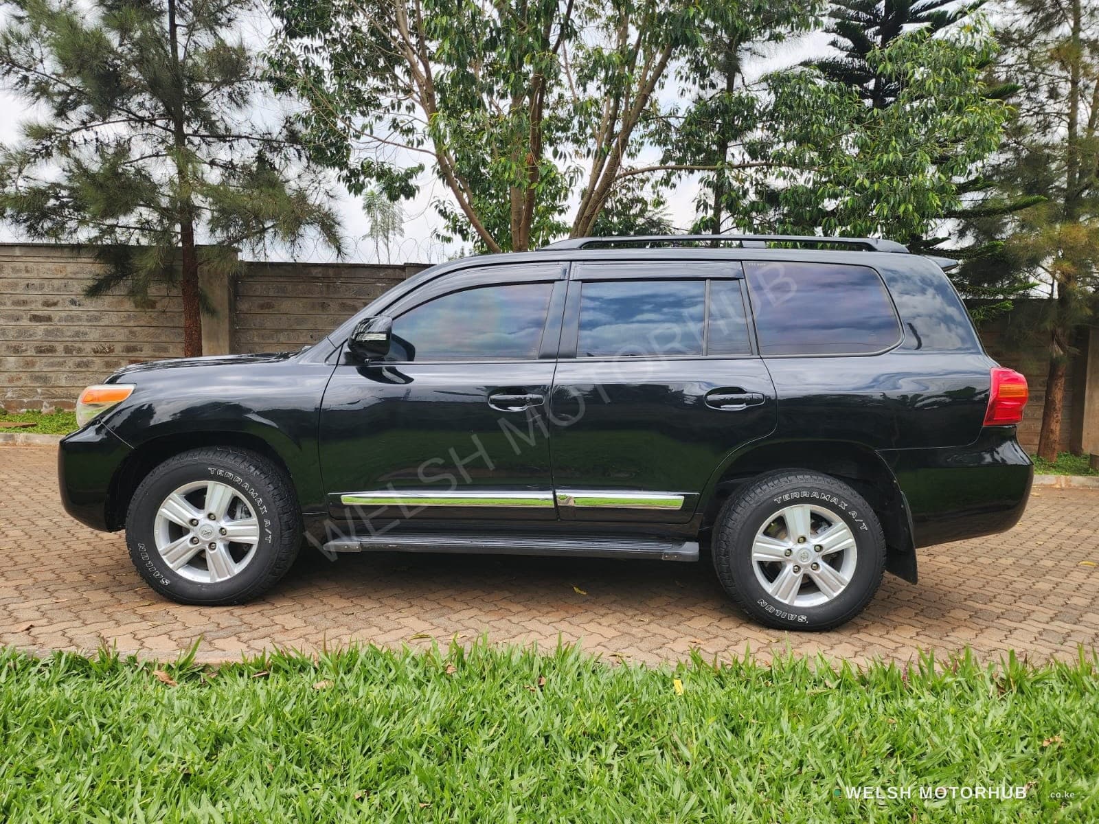 2013 Toyota Land Cruiser 200 Sahara 4.5L Diesel SUV, photo 3