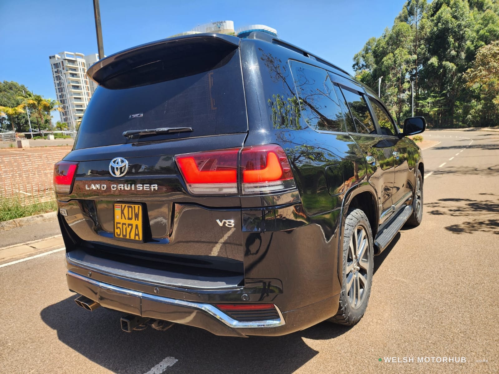 Toyota Land Cruiser ( V8 )