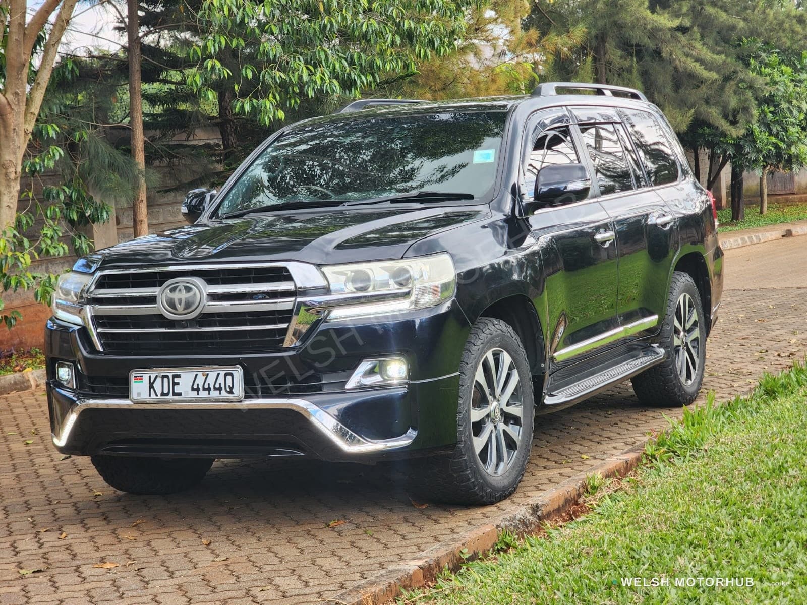 Toyota Land Cruiser ( 200 ZX )