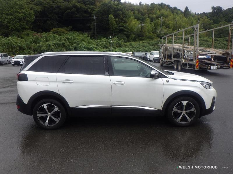 2019 Peugeot 5008 1.6L Petrol SUV, photo 2