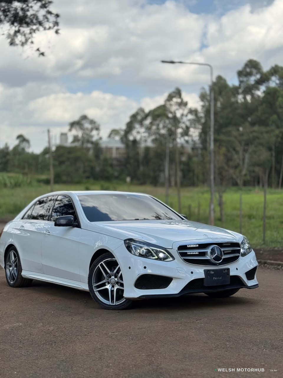 2016 Mercedes-Benz E250 2L Petrol Sedan, photo 3
