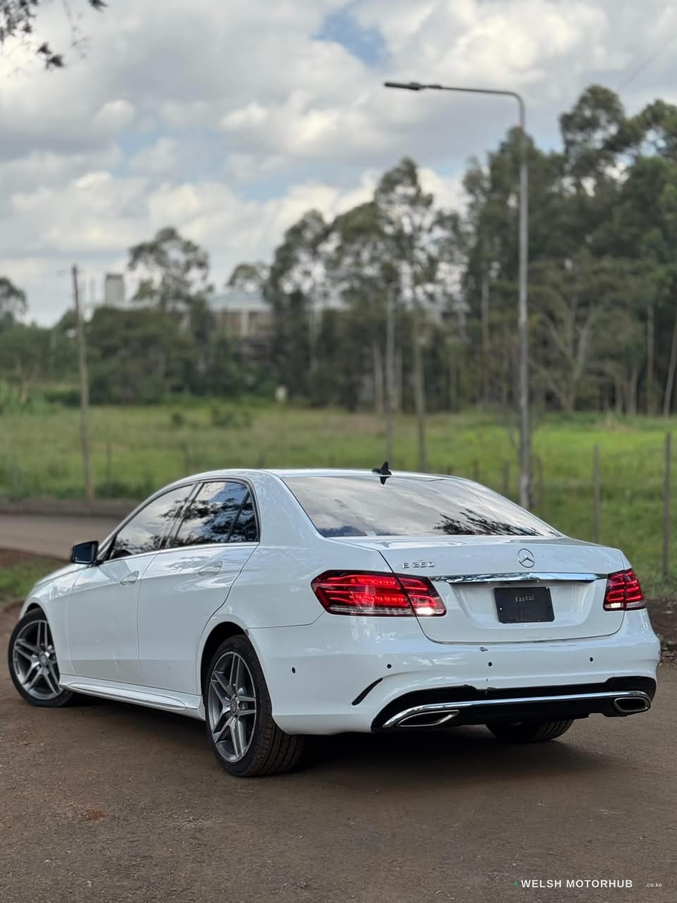 2016 Mercedes-Benz E250 2L Petrol Sedan, photo 2