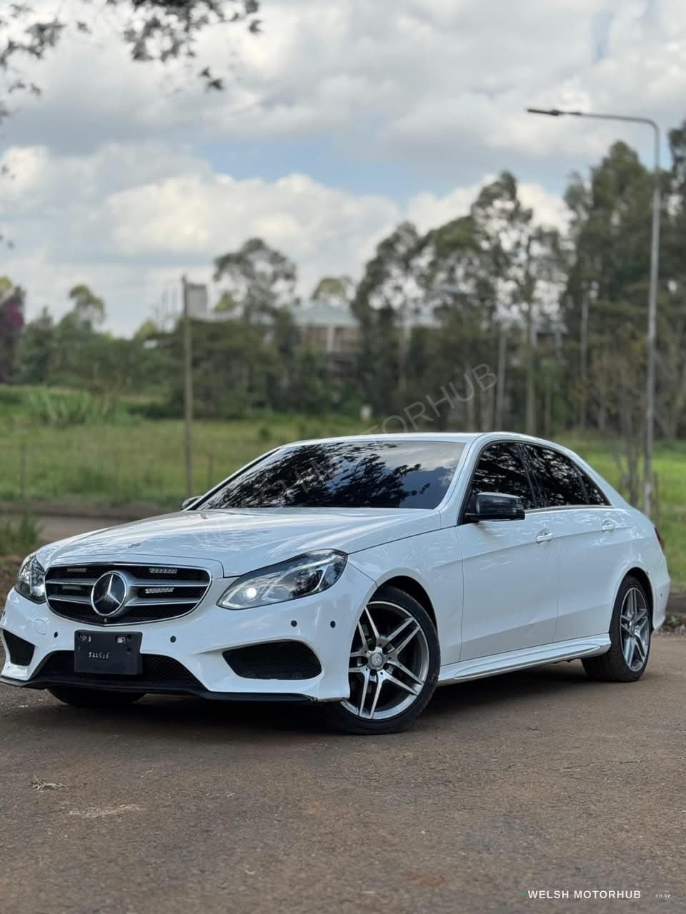 2016 Mercedes-Benz E250 2L Petrol Sedan, photo 4