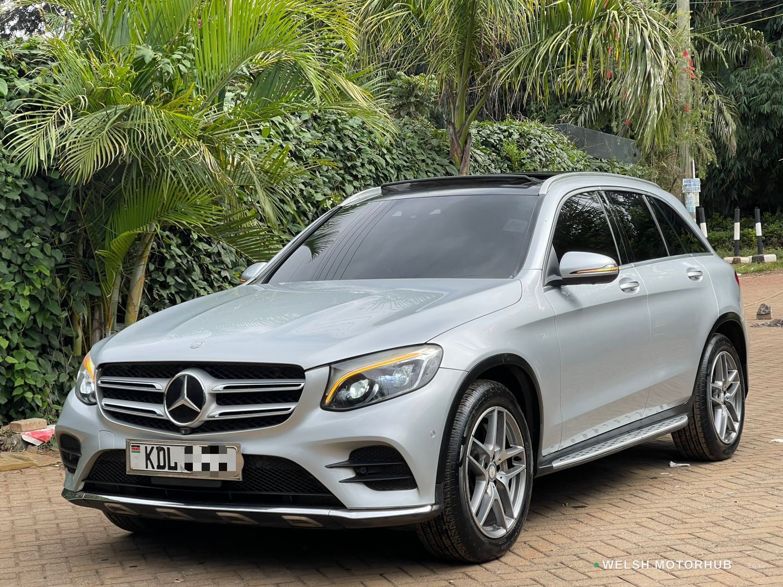 2016 Mercedes-Benz GLC 250 4MATIC 2L Petrol SUV, photo 4