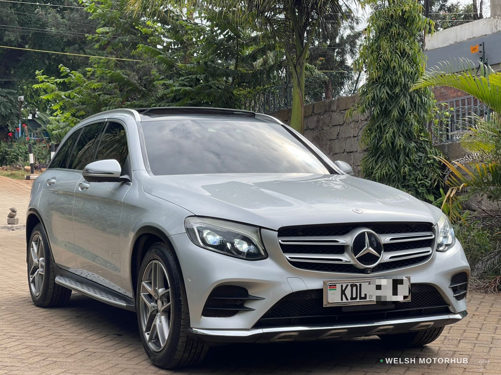 2016 Mercedes-Benz GLC 250 4MATIC 2L Petrol SUV, photo 3
