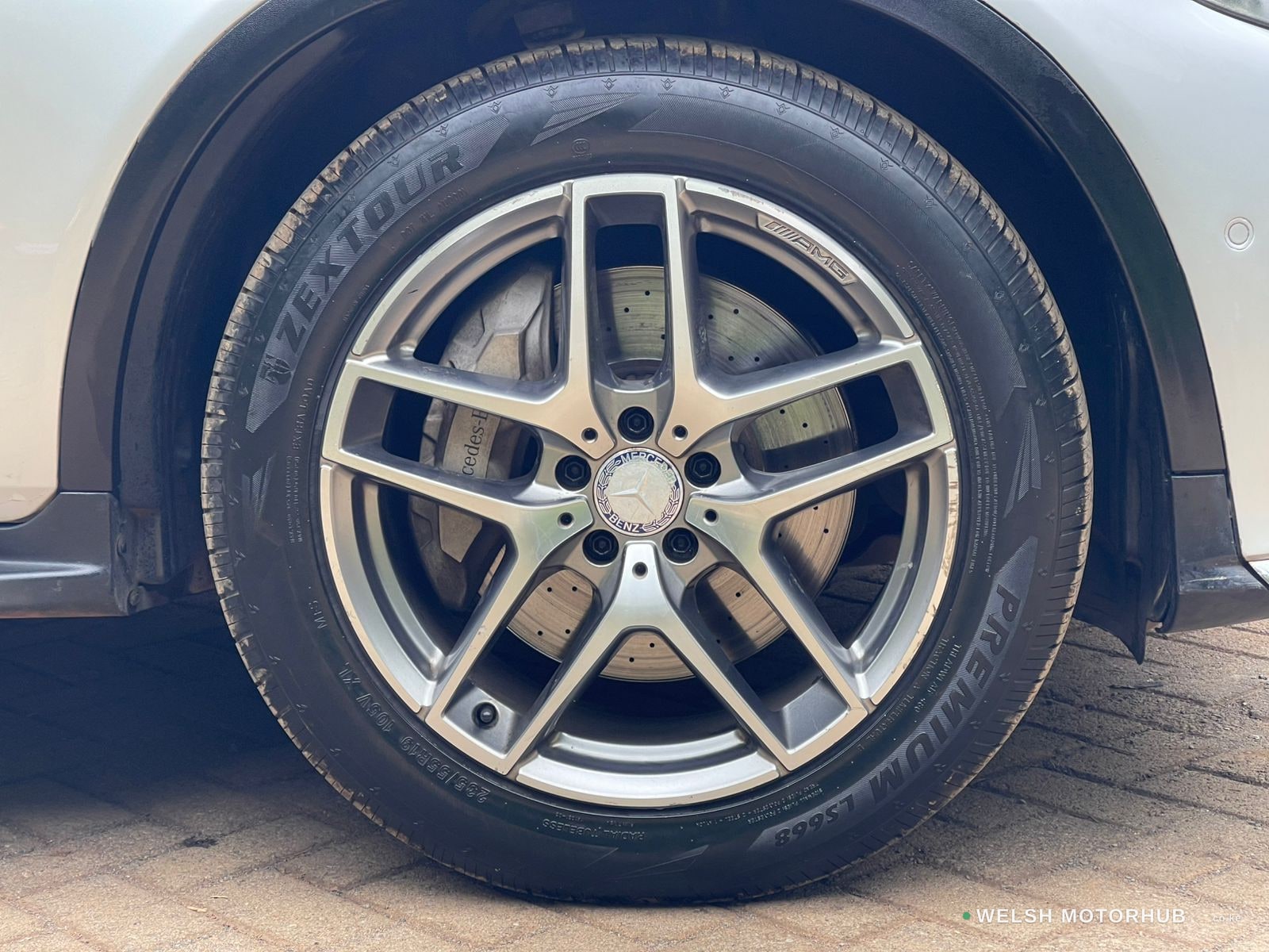 2016 Mercedes-Benz GLC 250 4MATIC 2L Petrol SUV, photo 14